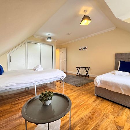 Relaxing Airport Rooms Stanwell Bagian luar foto