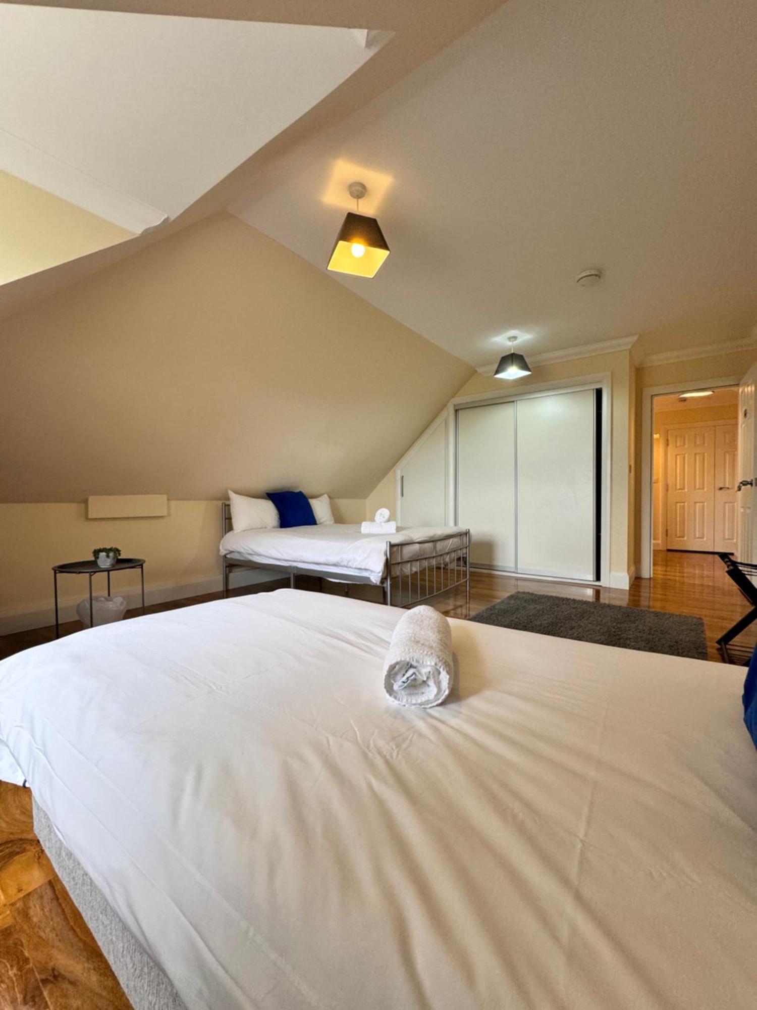 Relaxing Airport Rooms Stanwell Bagian luar foto