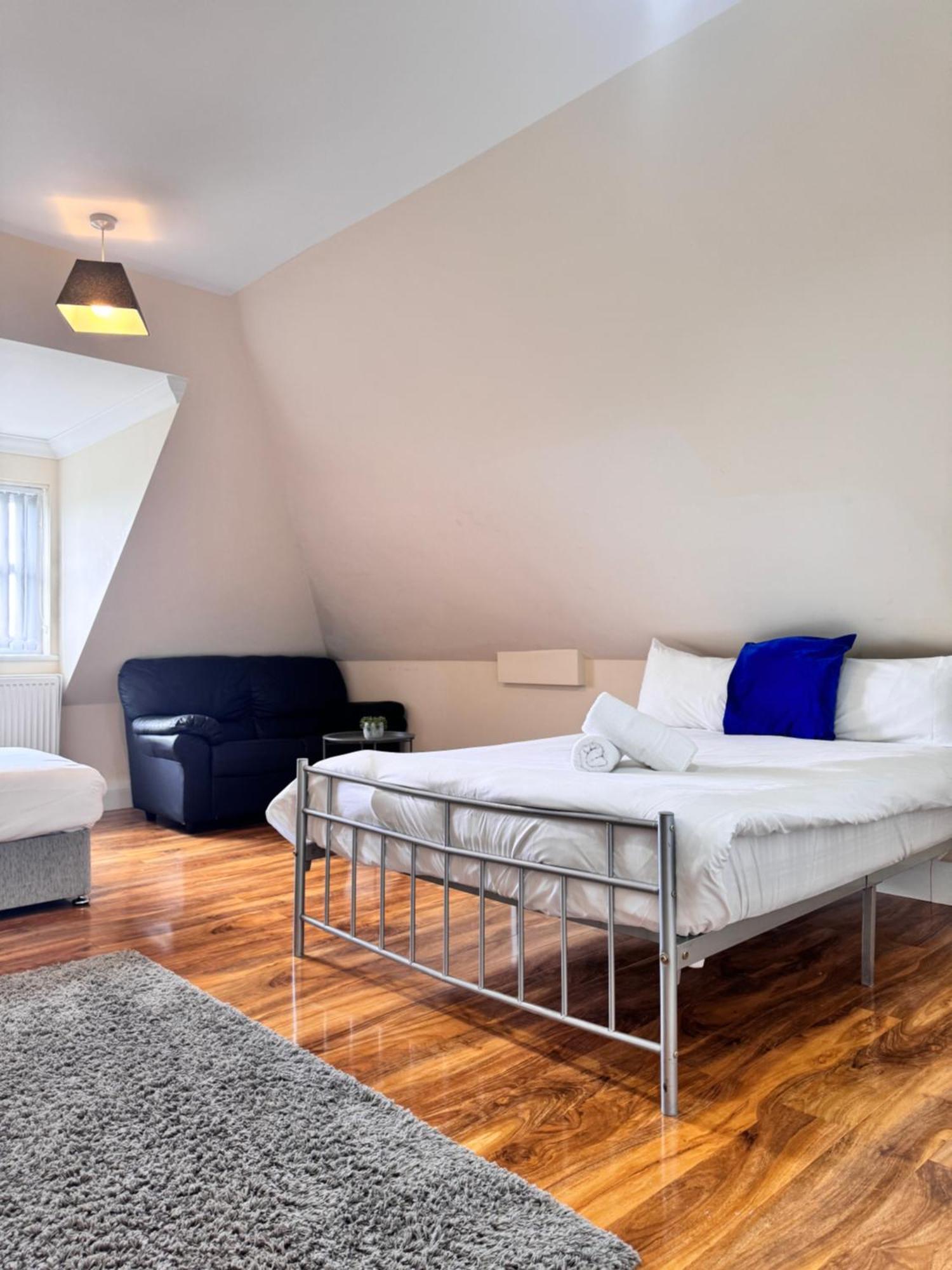 Relaxing Airport Rooms Stanwell Bagian luar foto