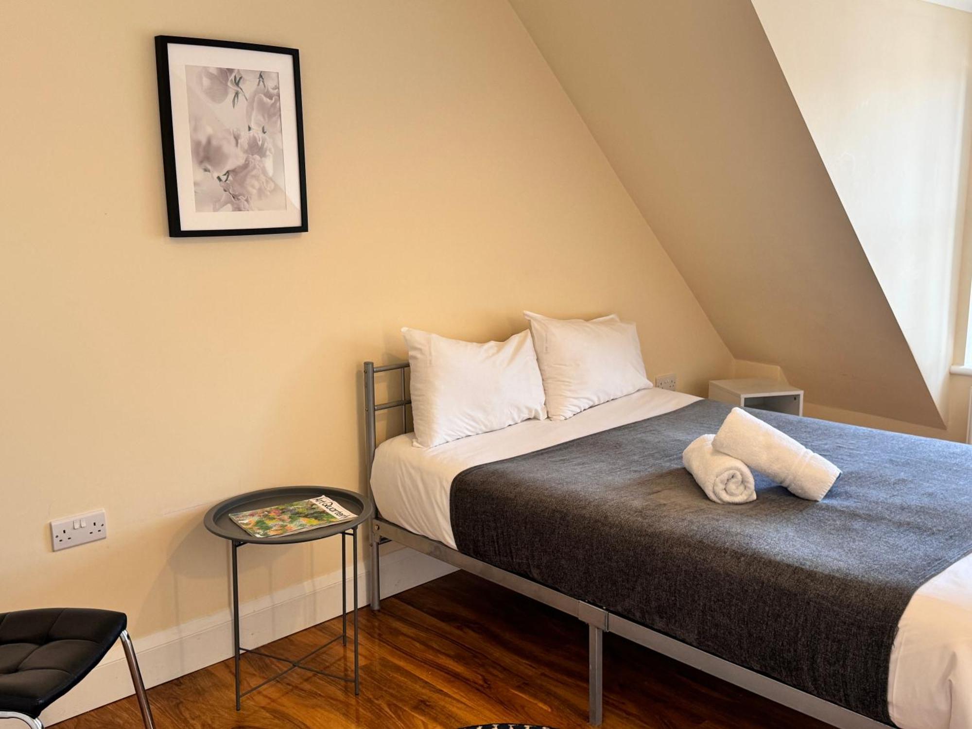 Relaxing Airport Rooms Stanwell Bagian luar foto