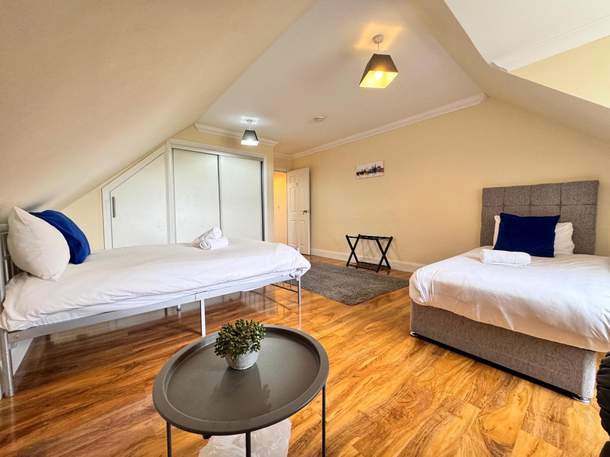 Relaxing Airport Rooms Stanwell Bagian luar foto