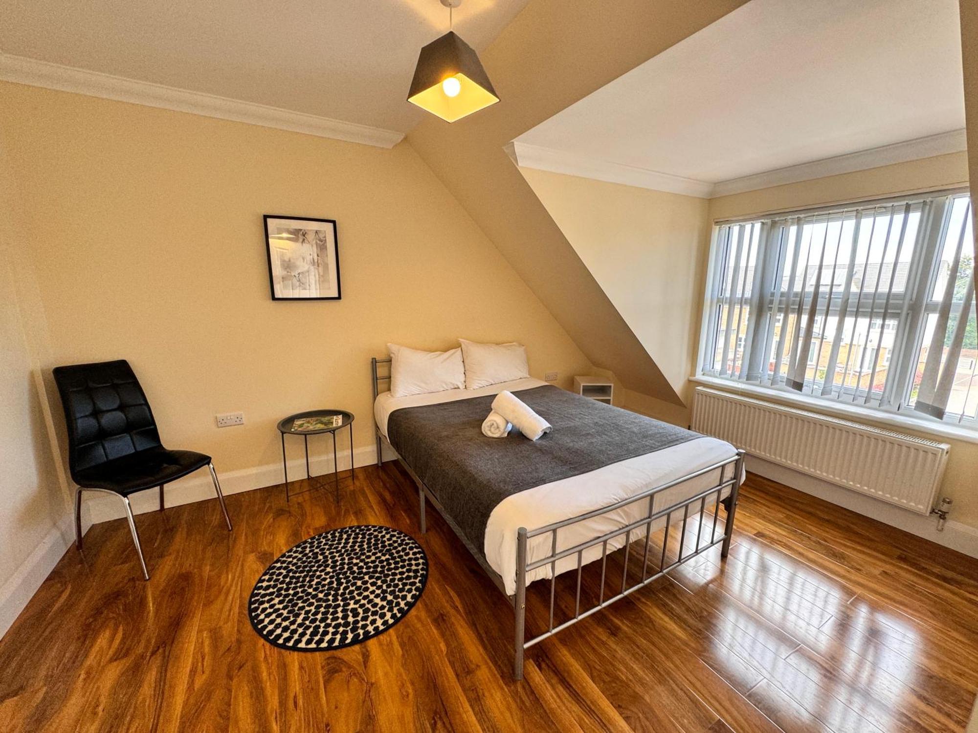 Relaxing Airport Rooms Stanwell Bagian luar foto