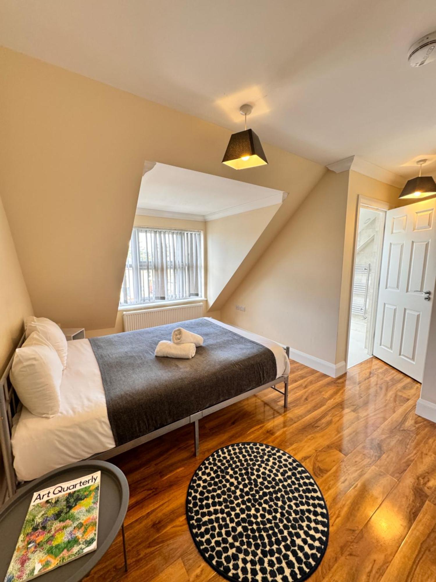 Relaxing Airport Rooms Stanwell Bagian luar foto