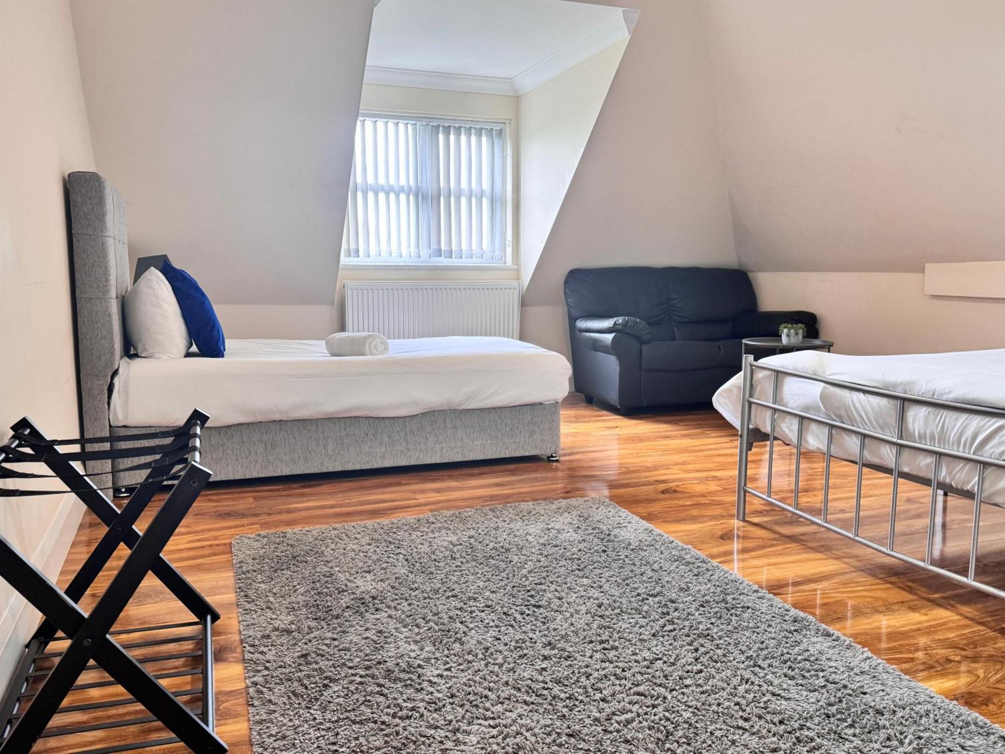 Relaxing Airport Rooms Stanwell Bagian luar foto